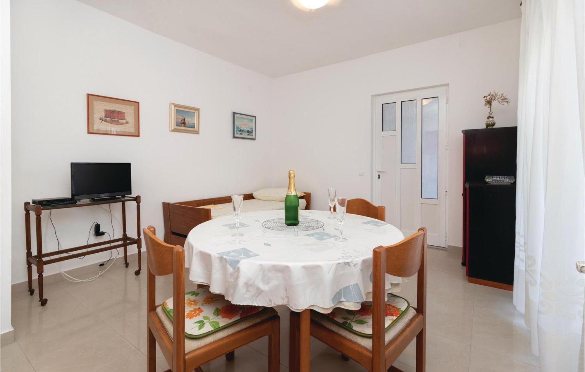 1 Bedroom Stunning Apartment In Zadar Exterior photo